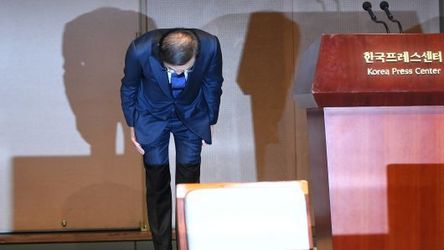 VIDEO După 11 ani, cu o plecăciune, Samsung își cere oficial scuze angajaților care s-au îmbolnăvit și rudelor celor care au decedat ca urmare a condițiilor de lucru
