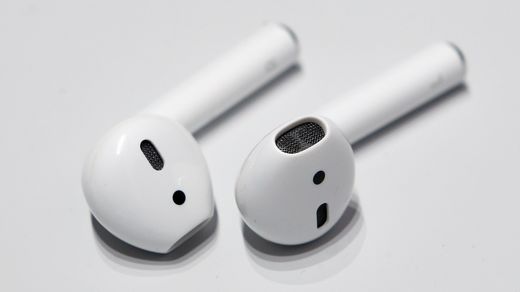 Apple pregătește noua versiune a căștilor AirPods