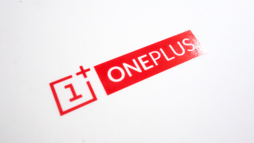 OnePlus va lansa un smartphone în colaborare cu McLaren