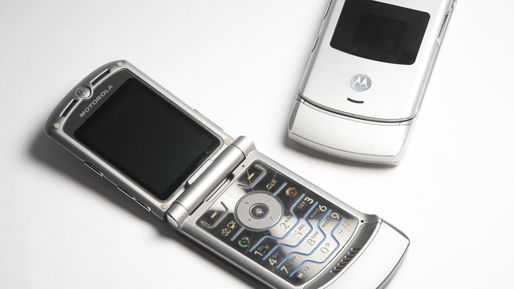 Legendarul telefon cu clapetă RAZR al celor de la Motorola poate reveni anul acesta într-un nou format