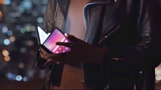 Teaser VIDEO: Samsung dezvăluie când lansează primul său smartphone pliabil. Cât va costa