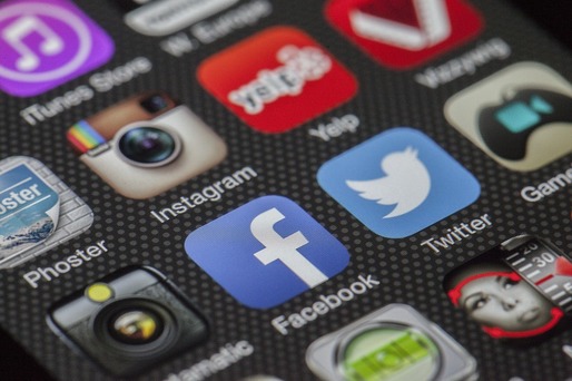 Peste 40% dintre utilizatorii rețelelor de socializare din Marea Britanie au distribuit știri false