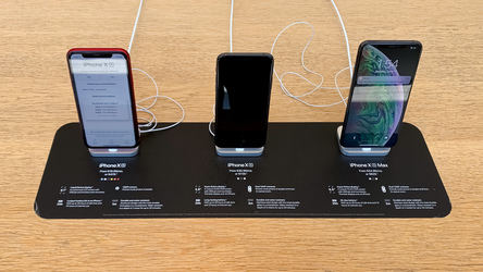 Noile iPhone-uri nu vor folosi porturi USB-C
