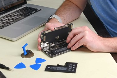 Apple încearcă să monopolizeze înlocuirea bateriilor de iPhone. Trimite avertizări pe ecran!