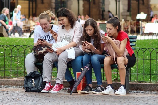 Trei sferturi dintre părinții germani ar susține o interdicție a telefoanelor mobile în școli