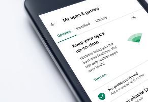 Utilizatorii versiunilor mai vechi ale sistemelor de operare ale dispozitivelor mobile, vulnerabili la atacurile hackerilor
