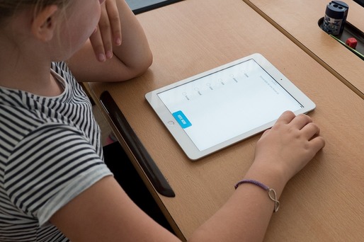 Propunere: Laptop sau tabletă - de la Guvern pentru anumiți elevi și toate cadrele didactice 