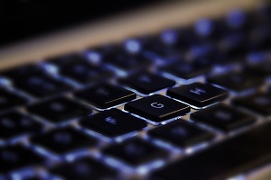 Tinerii din România sunt pe ultimul loc în UE la competențele digitale