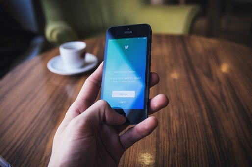 Twitter a lansat funcția Spaces, care permite utilizatorilor să intre în camere virtuale în care pot purta conversații audio în timp real