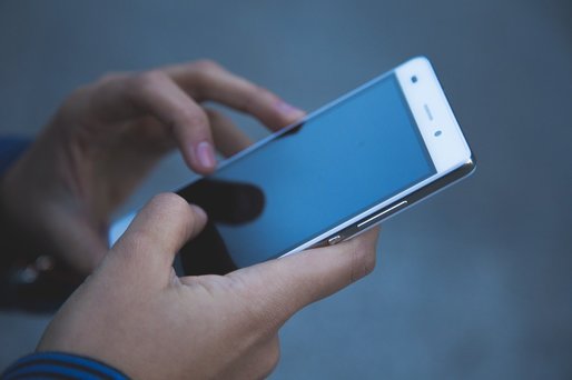 FOTO Terminale mobile vizate de o nouă fraudă prin SMS