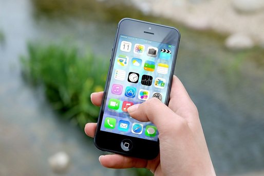 Apple va oferi posibilitatea stocării pe iPhone-uri a cardurilor de identitate emise de statele americane