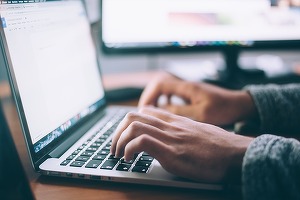 INFOGRAFIC Termene.ro - Impactul pandemiei asupra industriei IT: Afacerile și profitabilitatea, în creștere. Numărul de angajați a scăzut