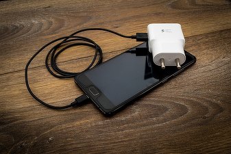 Comisia Europeană propune un încărcător comun pentru dispozitivele electronice