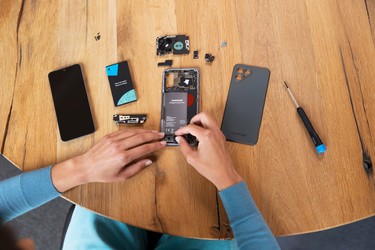 Fairphone 4 va costa 579 de euro