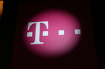 Veniturile Telekom, în scădere generată de schimbarea strategiei de a se axa pe vânzarea de abonamente și mai puțin pe pachete care includ terminale mobile. Baza de clienți continuă să crească pentru al șaselea trimestru la rând