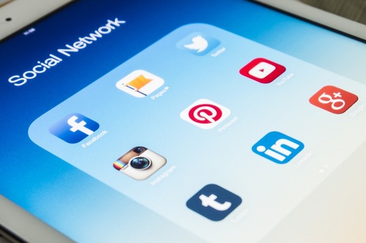 Rusia blochează accesul la Facebook, Twitter și YouTube