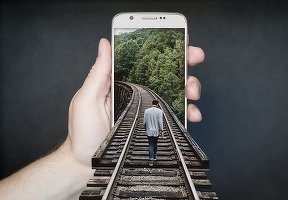 Un contractor al Guvernului SUA poate urmări în timp real 3 miliarde de telefoane. Inclusiv angajații CIA și NSA