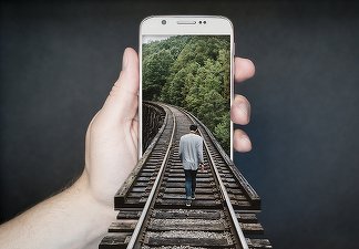Un contractor al Guvernului SUA poate urmări în timp real 3 miliarde de telefoane. Inclusiv angajații CIA și NSA