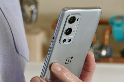 OnePlus anunță când va lansa primele smartphone-uri pliabile 