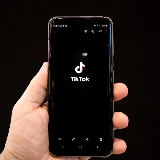 Danemarca: Fără TikTok pe telefoanele de serviciu ale deputaților și personalului parlamentar, din cauza riscului de spionaj
