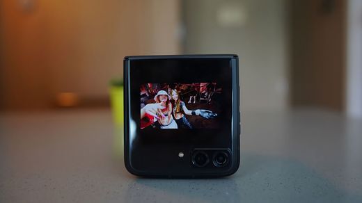 Motorola lucrează la o serie de smartphone-uri pliabile cu dotări de top