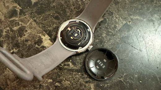 Ceasurile Pixel Watch au probleme cu adezivul