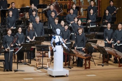 VIDEO Un robot a condus în premieră un concert al orchestrei naționale din Coreea de Sud