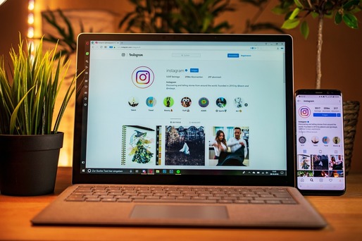 Cât costă abonamentul lunar Facebook și Instagram în România