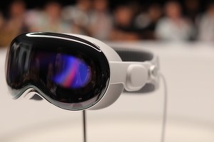 Apple a decis să mute lansarea oficială a căștii Vision Pro 