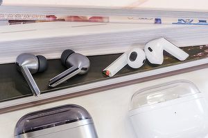 Căștile Galaxy Buds adoptă designul AirPods