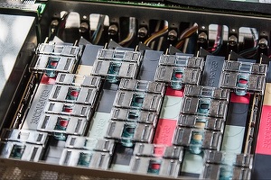 Grupul SoftBank cumpără un producător britanic de cipuri pentru inteligență artificială