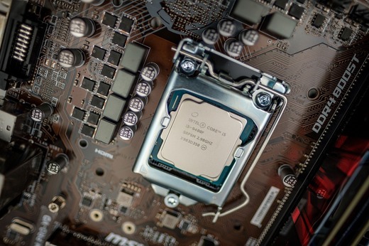 Acțiunile producătorilor de semiconductori scad la nivel global, Intel se prăbușește. Nvidia - subiectul unei investigații antitrust 