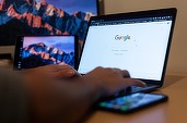 Google, investigat în Europa pentru folosirea datelor personale pentru un model de Inteligență Artificială