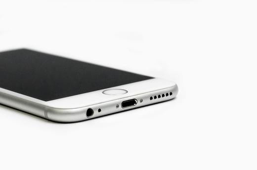 Apple și Baidu colaborează pentru integrarea funcțiilor AI pe iPhone-urile din China, dar întâmpină dificultăți