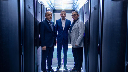 Ministrul Bogdan Ivan anunță finalizarea instalării tuturor echipamentelor pentru cloudul dedicat în centrul de date STS de la Brașov