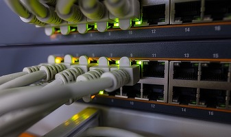 Aproape 1.000 de localități din zone izolate ale României vor fi conectate la internet în perioada imediată