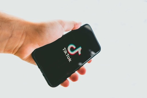 FOTO TikTok anunță noi modalități prin care sprijină părinții și ajută adolescenții în adoptarea unor obiceiuri digitale echilibrate
