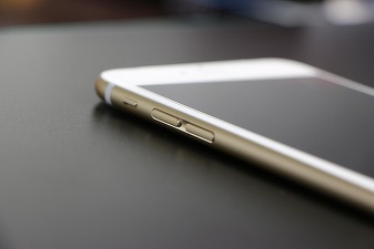 Tarifele impuse de Trump amenință serios Apple