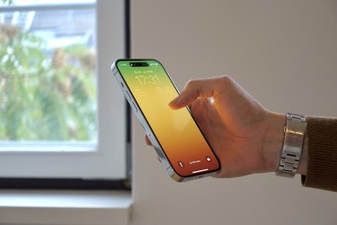 Cum alegi cine îți vede povestea în Messenger pe iPhone