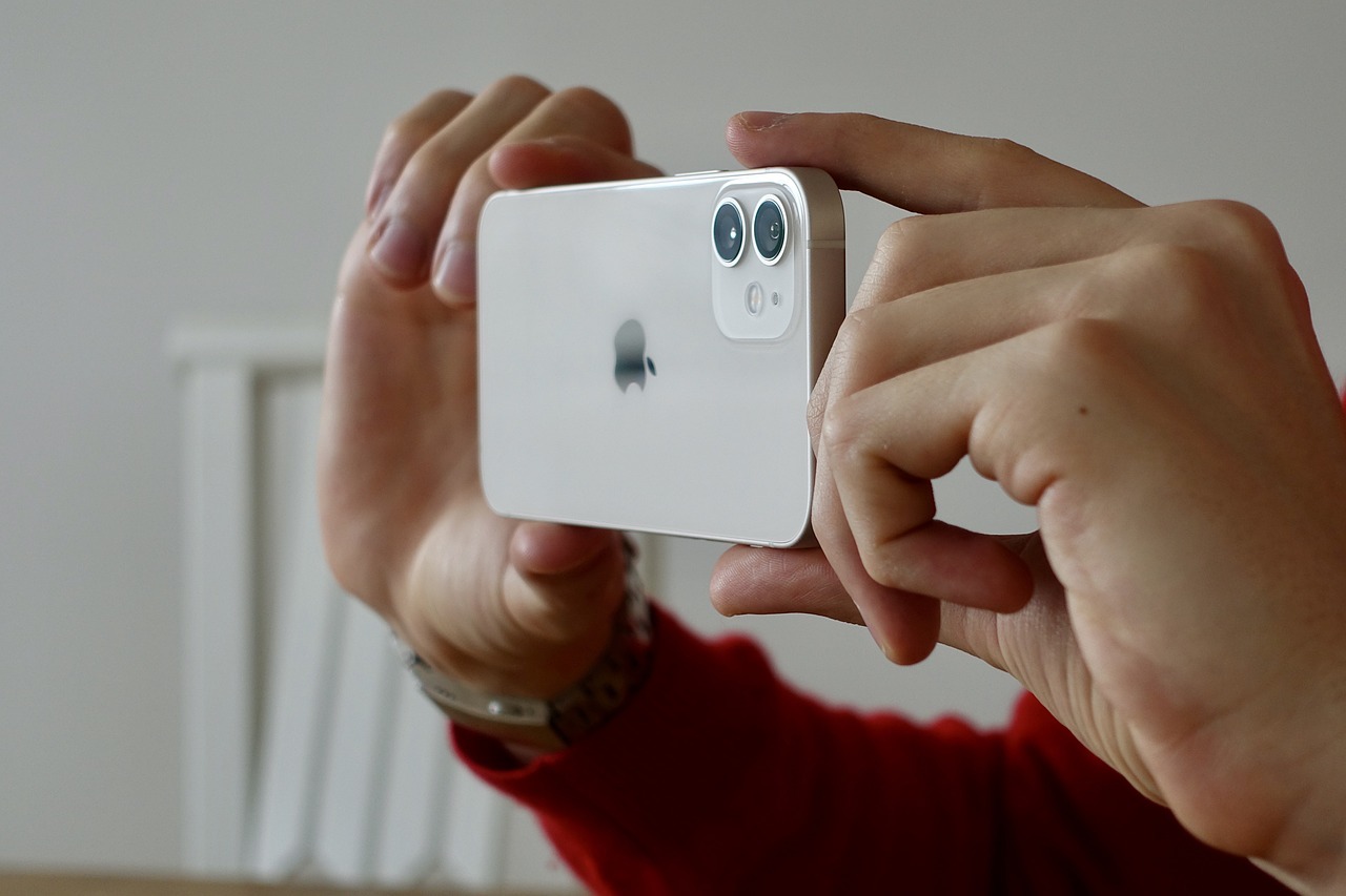 DECIZIE Trump scutește smartphone-urile și computerele de la noile taxe impuse Chinei