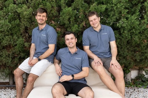 Trei antreprenori români au atras o finanțare de 7,8 milioane dolari pentru un start-up-ul AI lansat în Marea Britanie