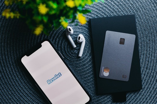 SURPRIZĂ FOTO Revolut lansează abonamente de telefonie mobilă. În România a venit deja cu un produs apropiat