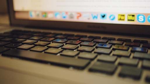 Cum activezi tastatura virtuală în Windows 11 când ai nevoie