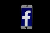Cum creezi postări cu fundaluri și efecte speciale pe Facebook