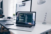 Cum configurezi modul întunecat automat în Windows 11 după oră