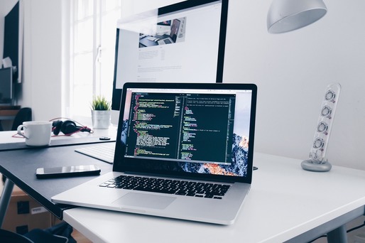 Cum configurezi modul întunecat automat în Windows 11 după oră