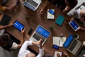 Sectorul de telecomunicații din România - venituri în scădere. Lupta Orange - Digi - Vodafone 