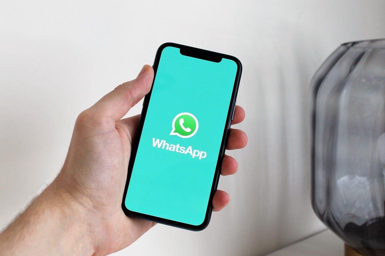 Cum monitorizezi succesul unei campanii de trafic prin rapoartele din WhatsApp Business
