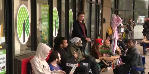 VIDEO Fanii Nintendo au luat cu asalt magazinele în ziua lansării consolei Switch 2