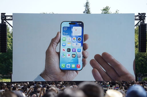 Apple a prezentat iOS 26 la WWDC 2025, cu design Liquid Glass